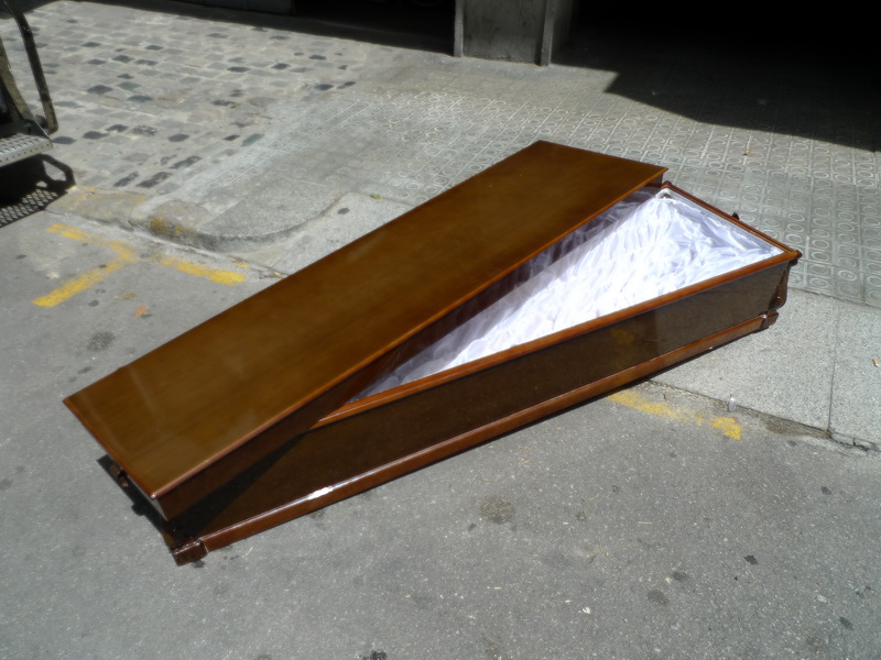 ataud madera rectangular 39x200x46-60 _150eu._ 1u